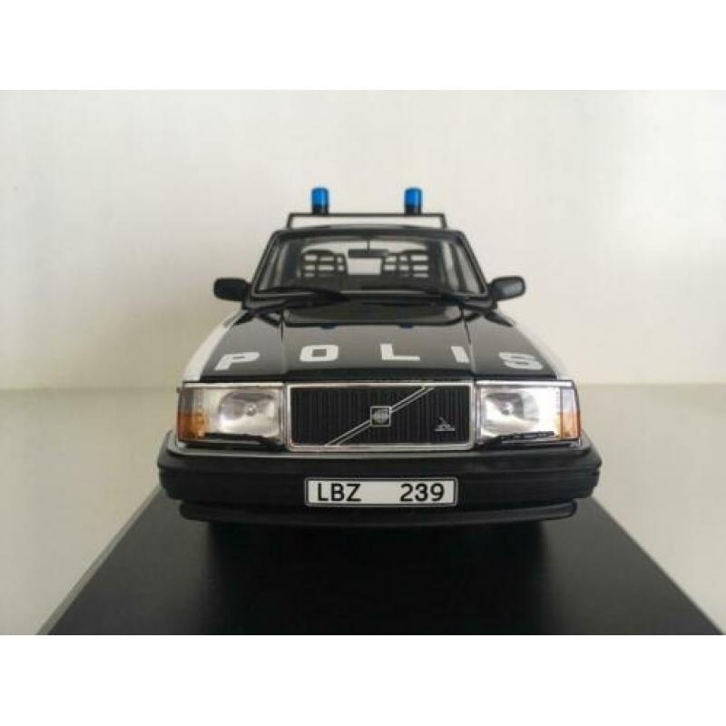 Volvo 240 GL Politie Zweden 1986 1:18 (nieuw)