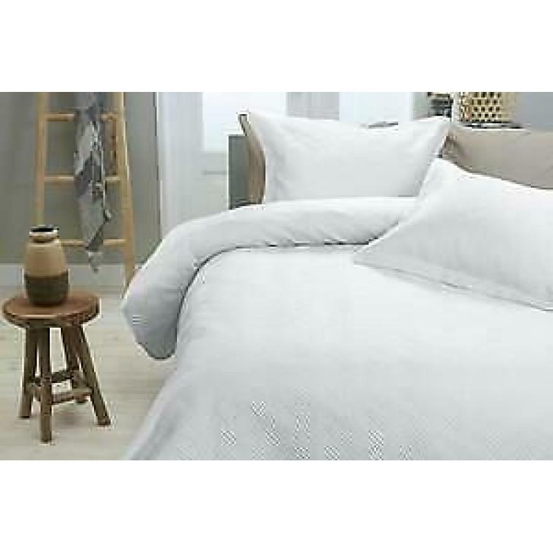 Sprei Sleeptime Elegance Wave wit 260x250 & 2 kussenslopen
