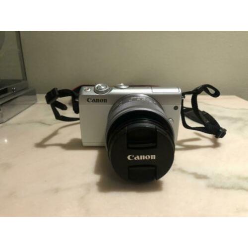 Canon EOS M100 wit te koop, 2 x gebruikt. Zo goed als nieuw!