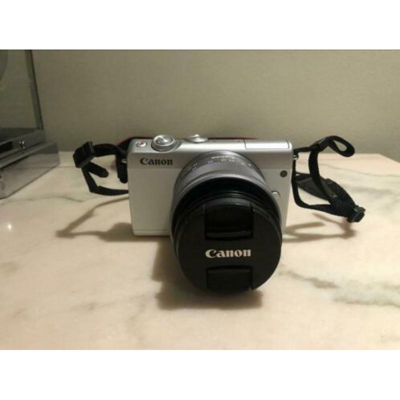 Canon EOS M100 wit te koop, 2 x gebruikt. Zo goed als nieuw!