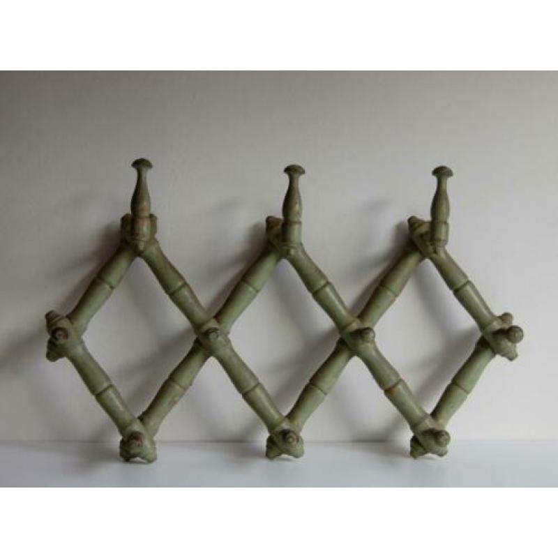 Antieke houten kapstok.