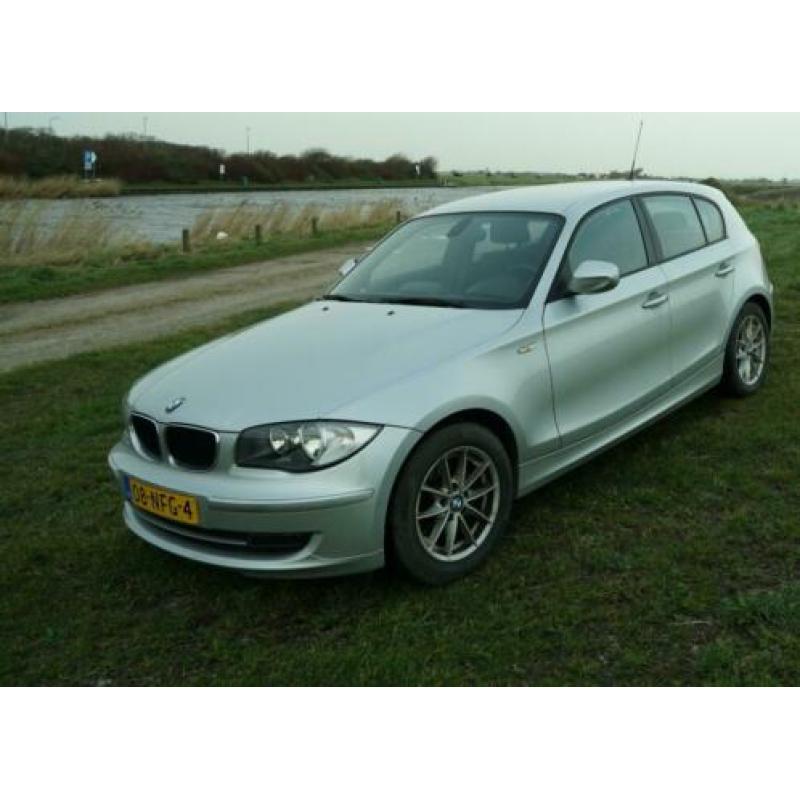 BMW 1serie 2.0 118i Automaat met Sport interieur