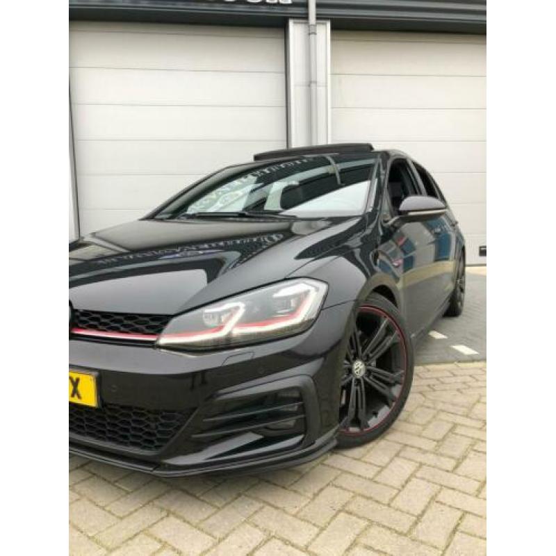 Volkswagen Golf VII 2.0 TSI 245PK DSG 2017 Zwart Pano