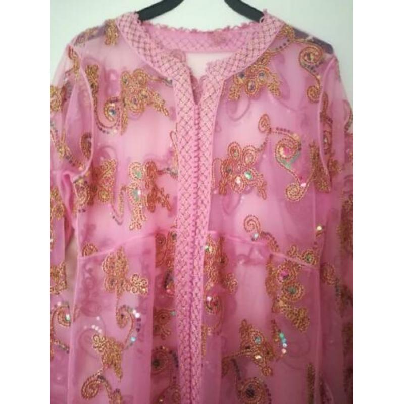 Marokkaanse kledij mooie moderne roze jurk