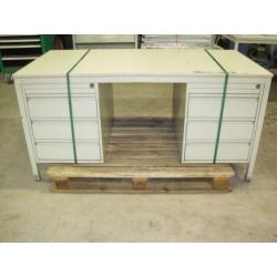 bureau met 2 ladeblokken