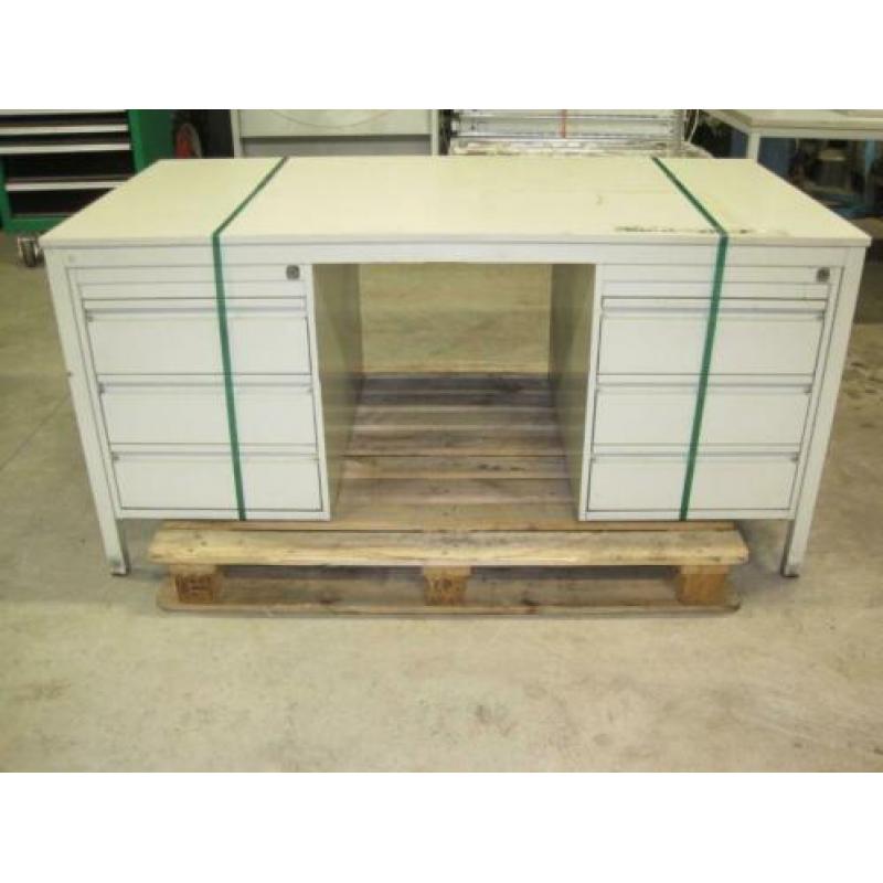 bureau met 2 ladeblokken