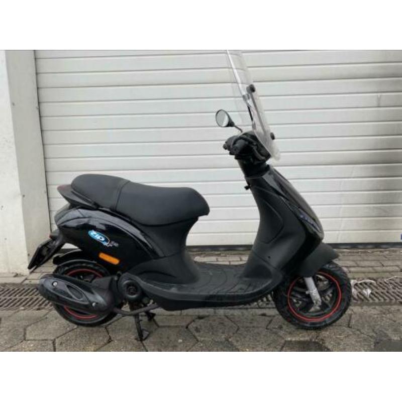 Piaggio Zip 2015 SNOR 25km blauw kenteken