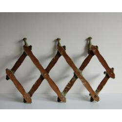 Antieke houten kapstok.