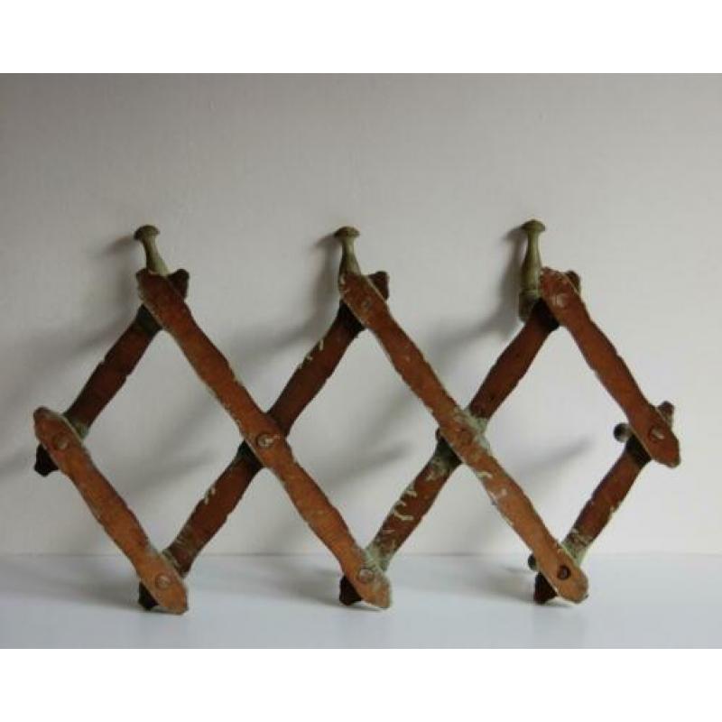 Antieke houten kapstok.