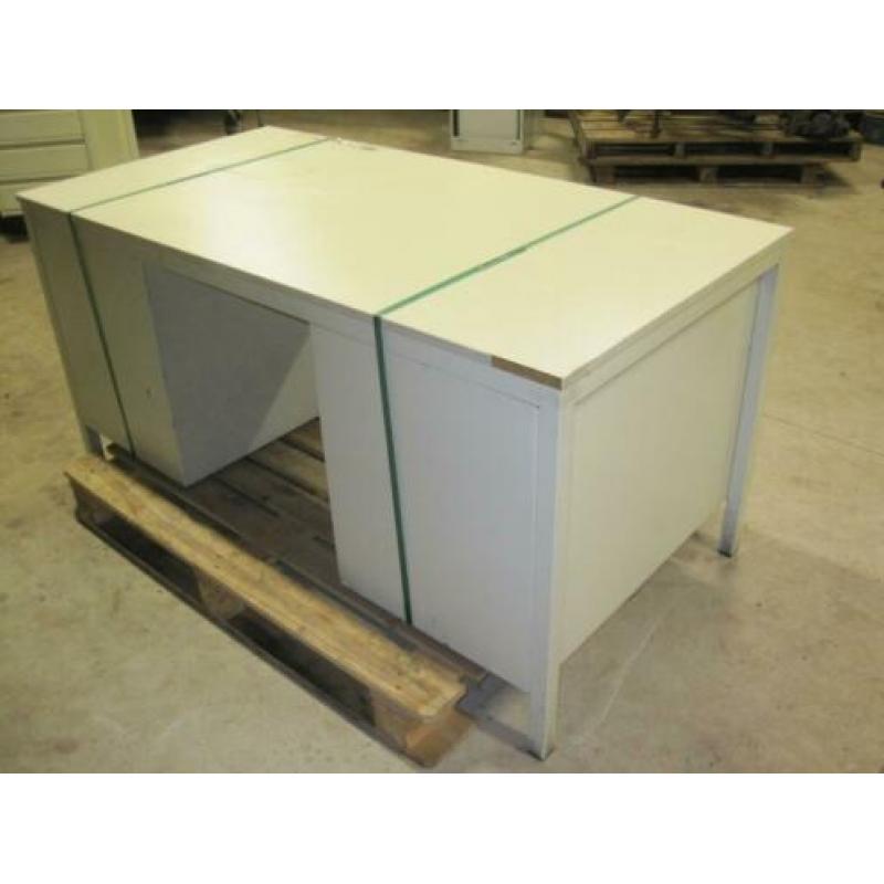 bureau met 2 ladeblokken