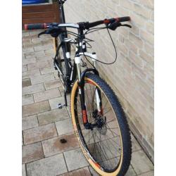 Te koop mooie 29er cube . Shimano 3x10 versnelling. Zeee