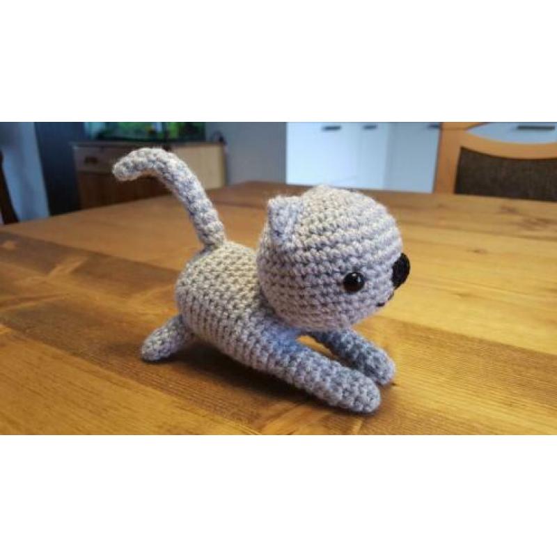 Gehaakte knuffel - poesje (lichtgrijs)
