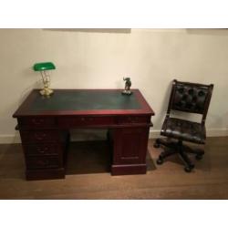 Koopje boekenkast chesterfield model Globe Wernicke €550,00