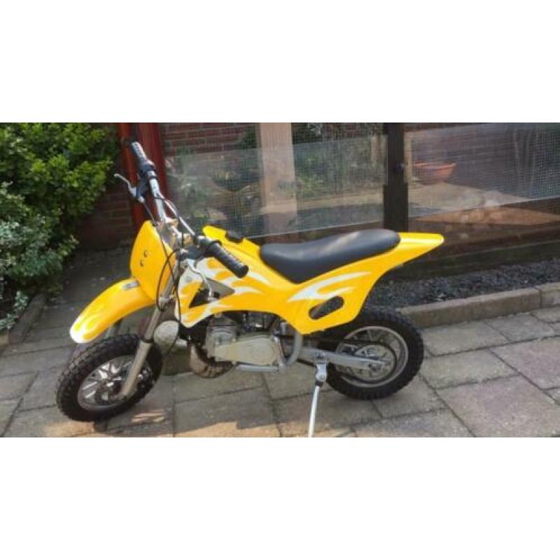 Twee minibike’s ,,Gereserveerd “