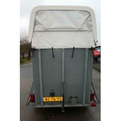 Bij Eemsned een gebruikte Hotra paardentrailer (bj 2001)