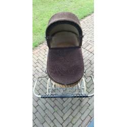 Retro vintage Kinderwagen rotan riet bruin velours bekleding