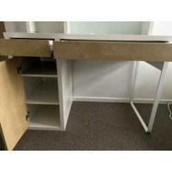 Micki bureautafel