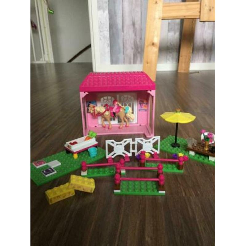 Barbie megabloks, paarden manege