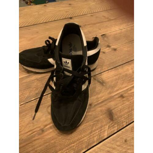 Te koop Adidas sneakers maat 43
