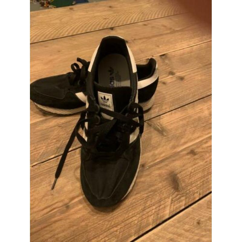 Te koop Adidas sneakers maat 43