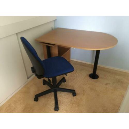 Bureau met bureaustoel