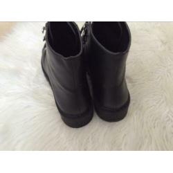 Divided veter boots maat 38.