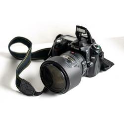 Nikon D90 met Nikkor lens DX SWM VR ED IF Aspherical 18-200