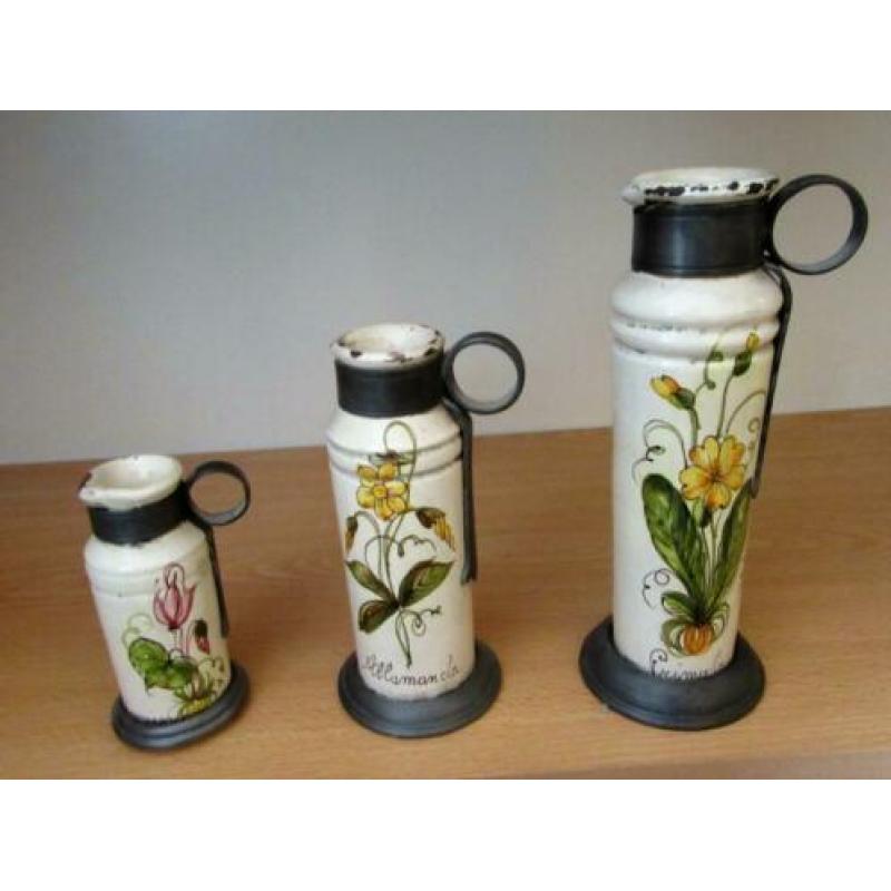 3 maatbekers, replica's uit de historie van de apotheek