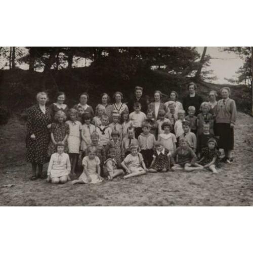 Schoolfoto - In de duinen van Zandvoort ?