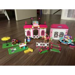 Barbie megabloks, paarden manege