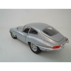 Schaalmodel - jaguar e coupé 1961 - schaal 1.18