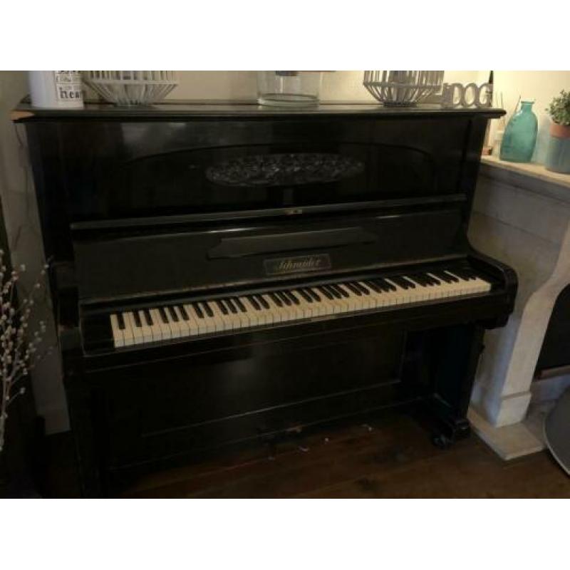 Zwarte Schneider antiek ogende piano