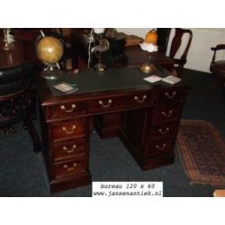 Koopje boekenkast chesterfield model Globe Wernicke €550,00