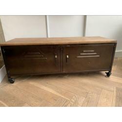Stalen locker tv meubel