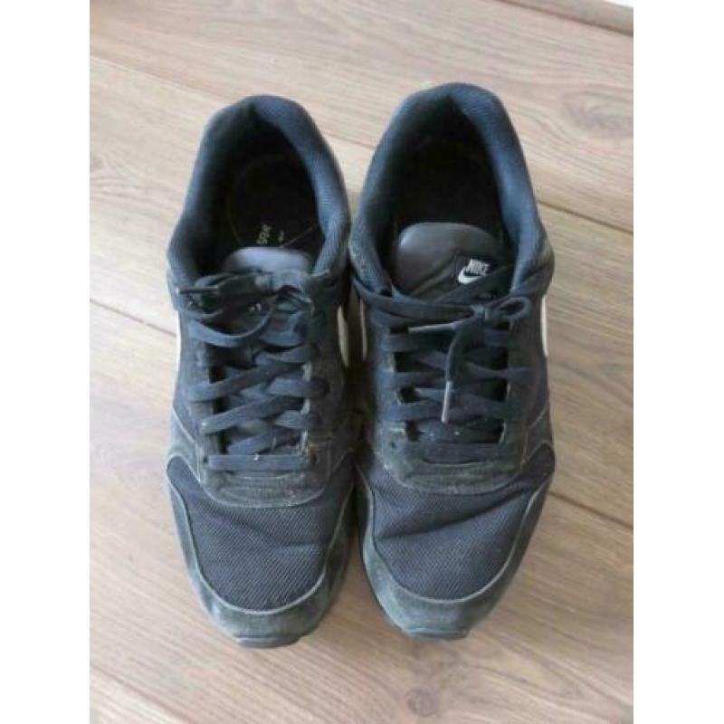 Sportschoenen, Merk Nike. Mt 45