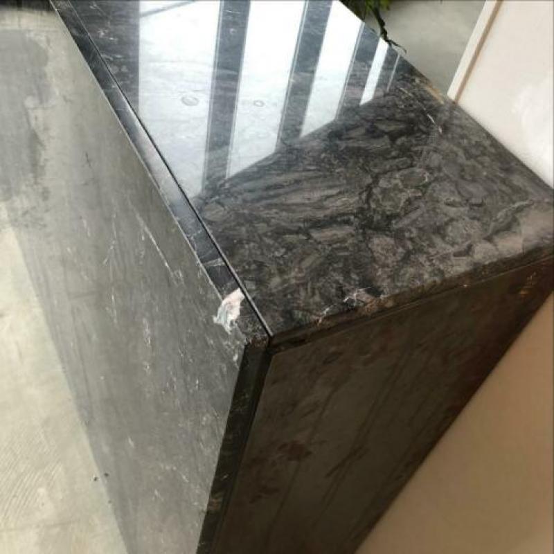 Marmeren blok, hoog 120, breed 150, diep 40 cm