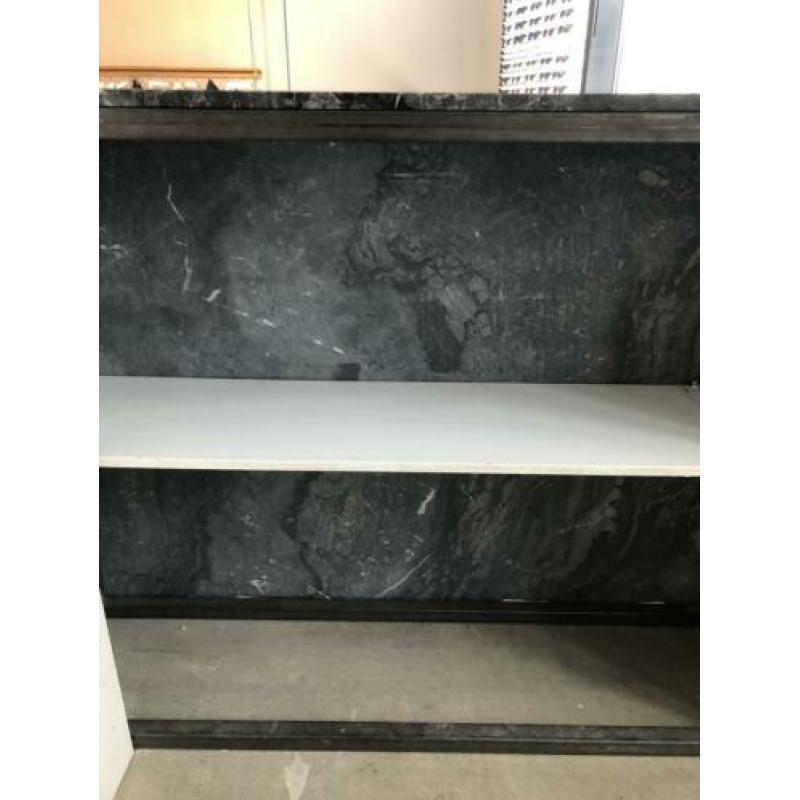 Marmeren blok, hoog 120, breed 150, diep 40 cm