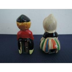 Twee vintage puntenslijpers van gebakken klei