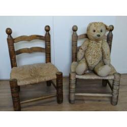 Rustieke Spaanse stoelen (open haard)
