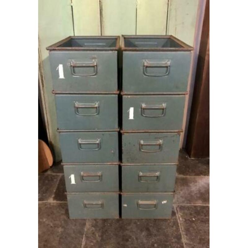 Vintage industriële metalen Schäfer stapelbakken