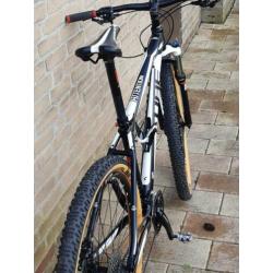 Te koop mooie 29er cube . Shimano 3x10 versnelling. Zeee