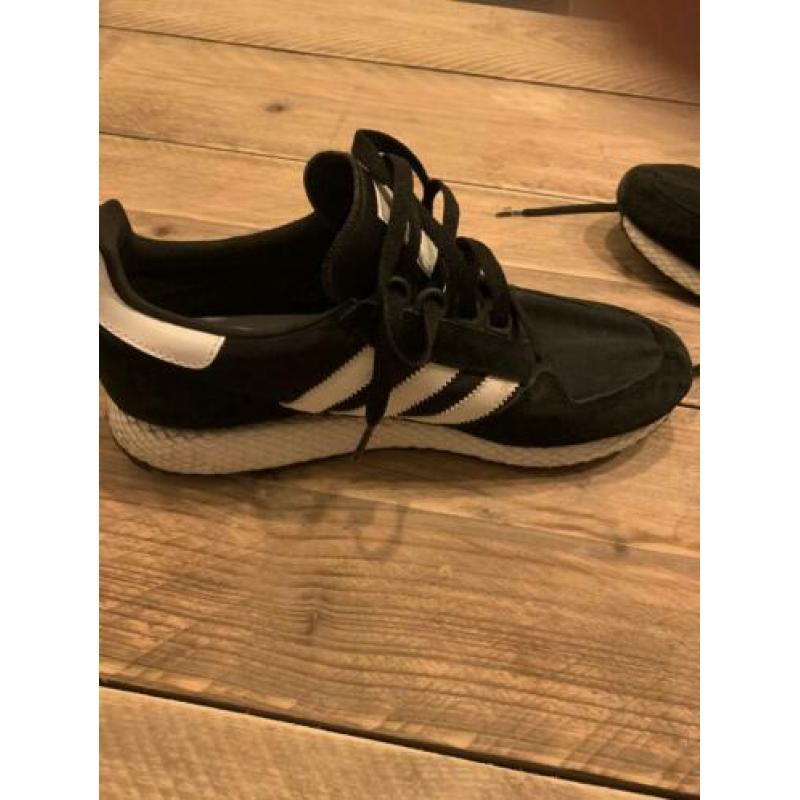 Te koop Adidas sneakers maat 43
