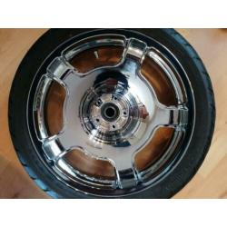 18 inch verchroomd wiel.