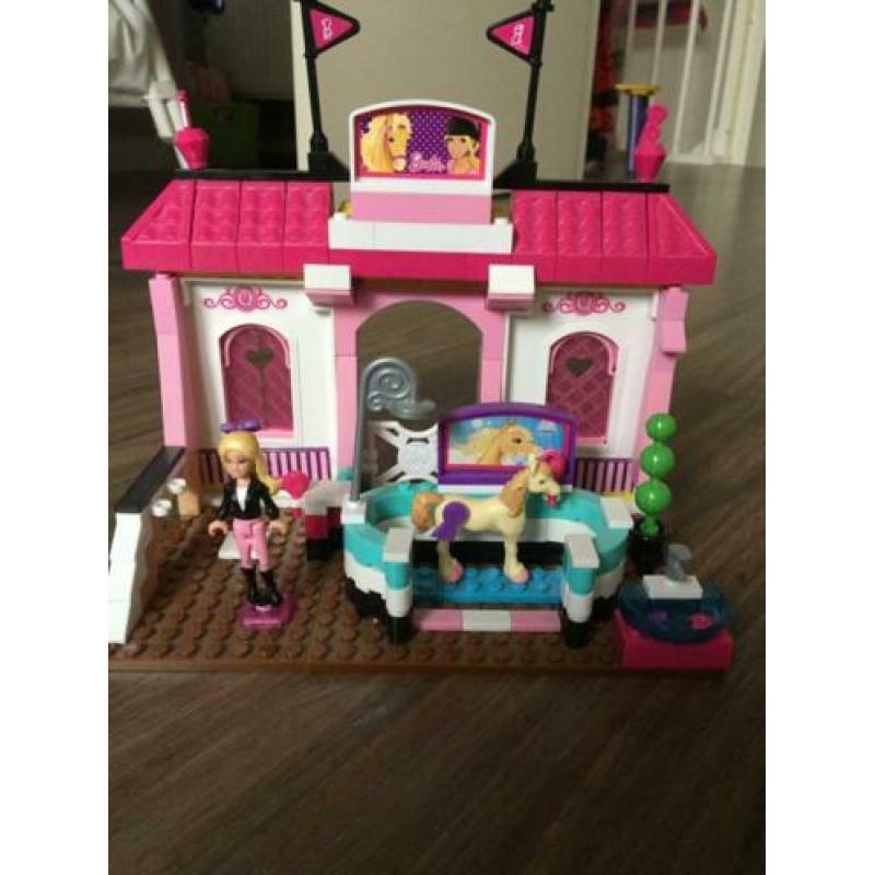 Barbie megabloks, paarden manege