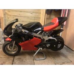 Twee minibike’s ,,Gereserveerd “