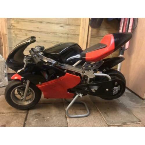 Twee minibike’s ,,Gereserveerd “