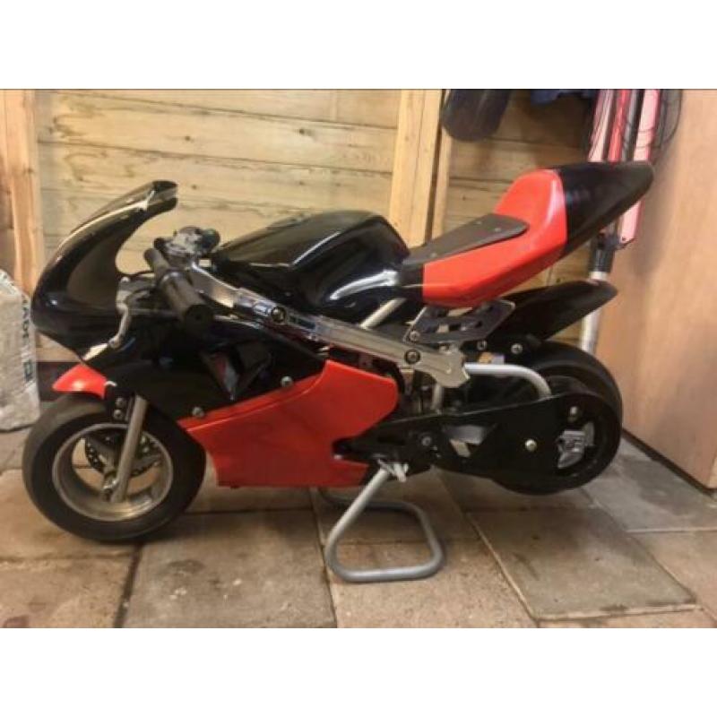 Twee minibike’s ,,Gereserveerd “