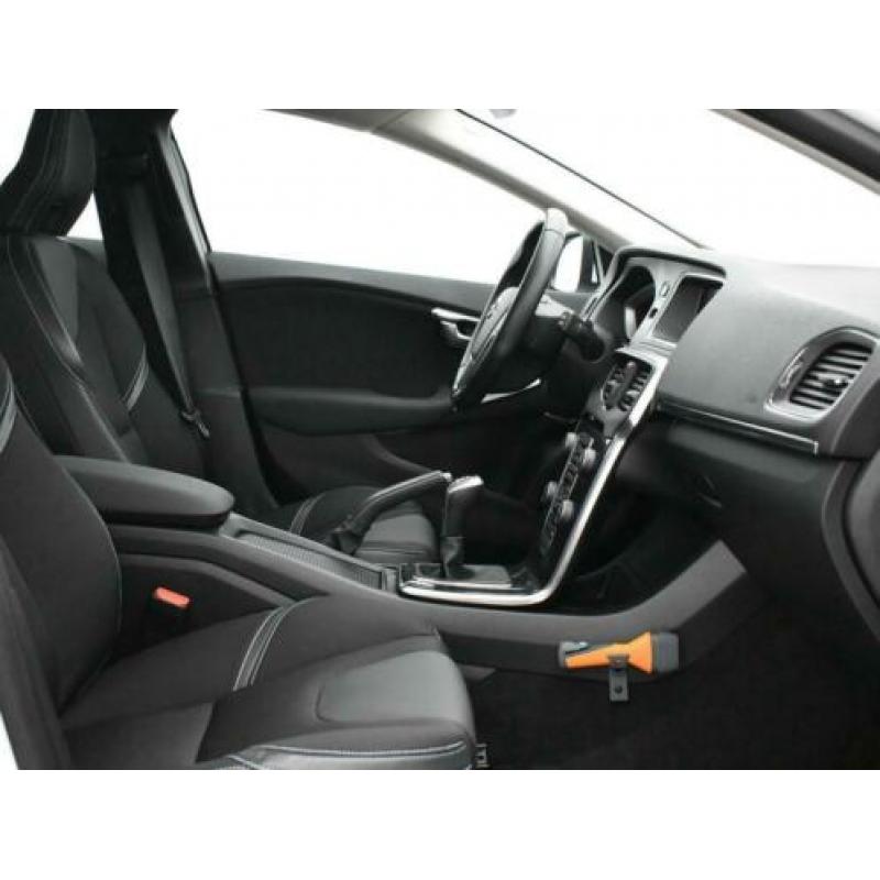 Volvo V40 2.0 T3 Nordic+ | Navigatie | LM-Velgen | Trekhaak