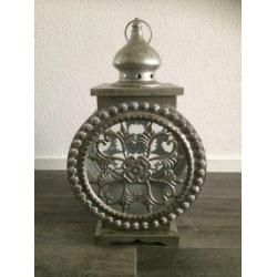 Sierlijke Zilverkleurige Windlicht Barok hoog 46 cm