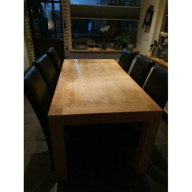 Te Koop eethoek met 6 zwarte stoelen. Maat tafel : 90-1.80